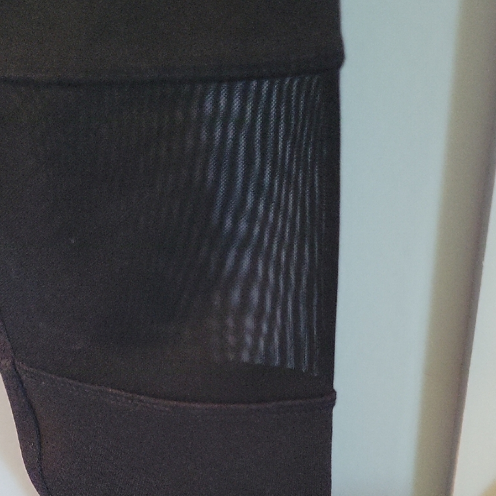 POP Fit Black Leggings - Picture 4 of 8